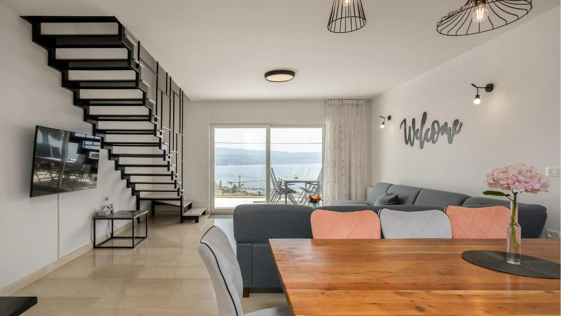Amazing Apartment In Icici With Kitchen