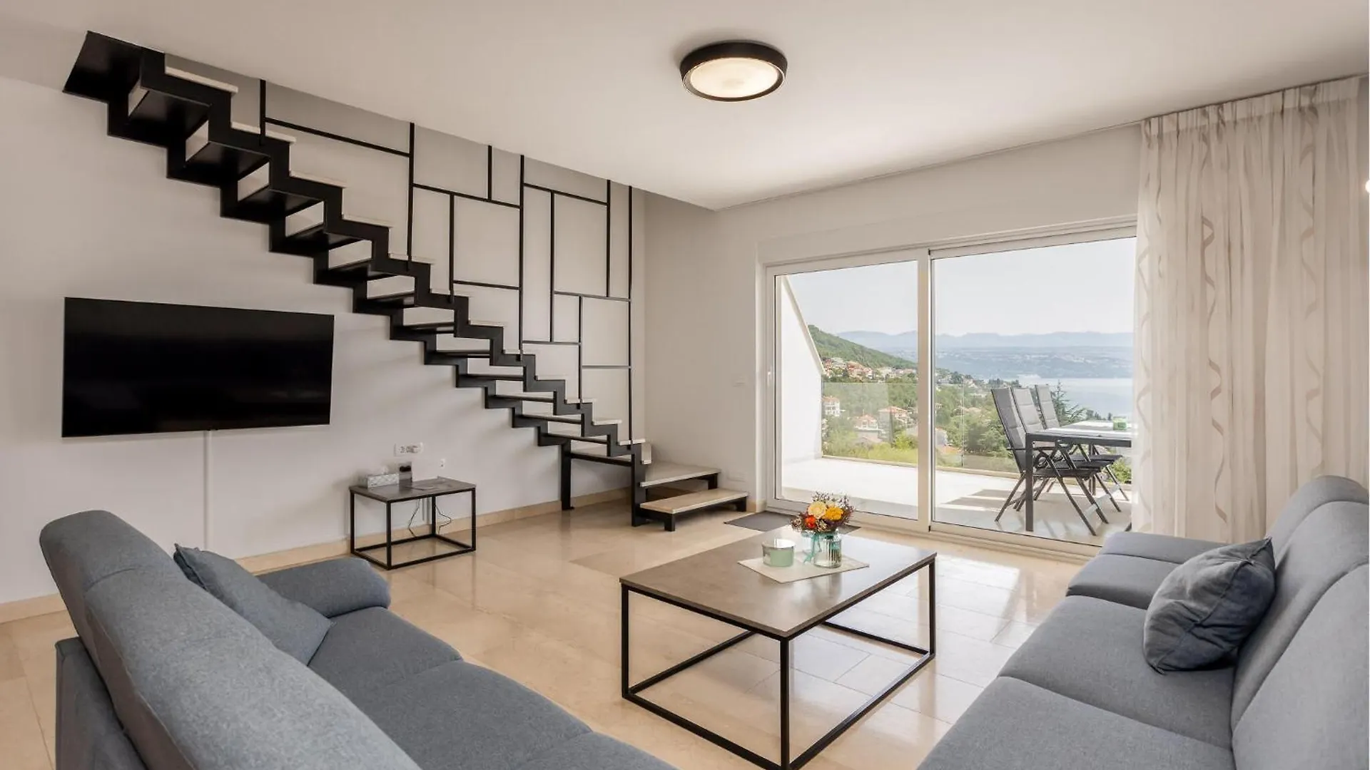 Amazing Apartment In Icici With Kitchen